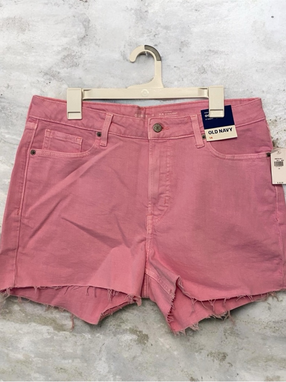 Old Navy Pink OG Straight Denim Shorts – NWT – Frayed Hem – Classic 5‑Pocket - Picture 2 of 3